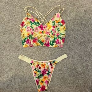 NWT Victoria’s Secret Pink Bra and Panty Set